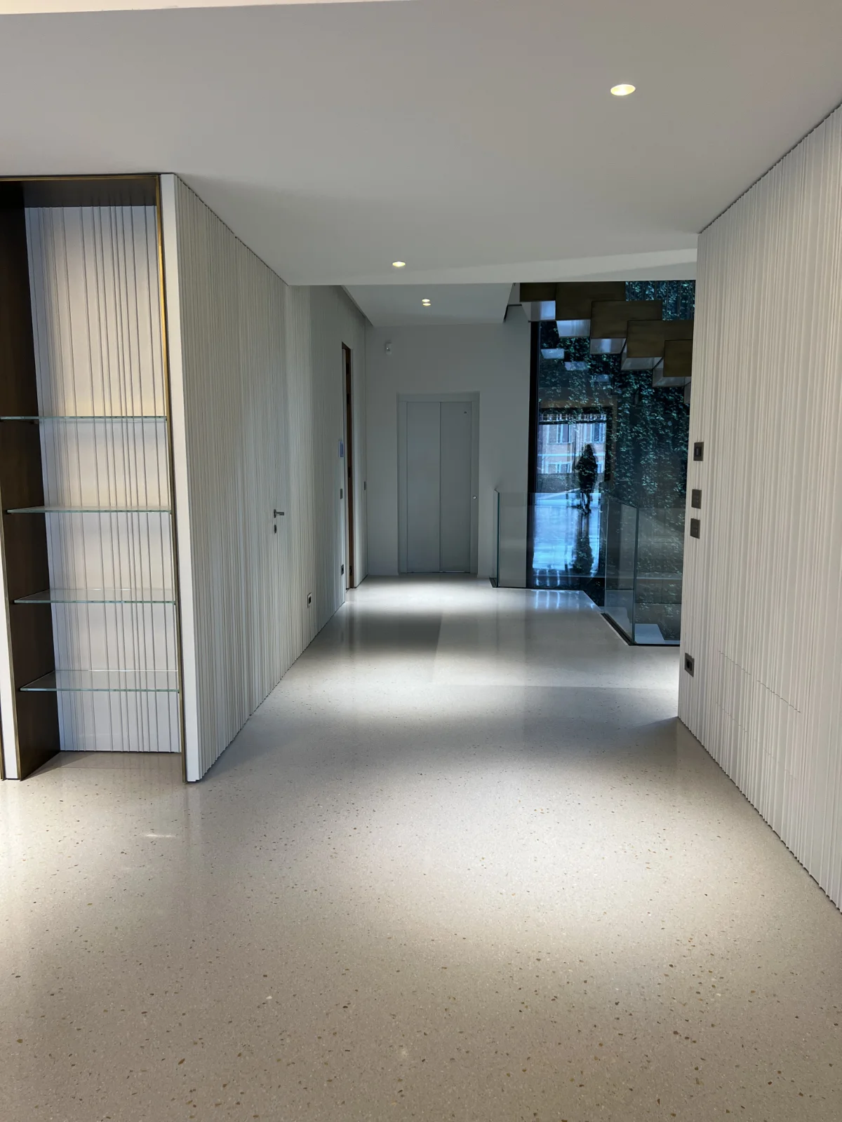 open-space-con-pareti-bianche